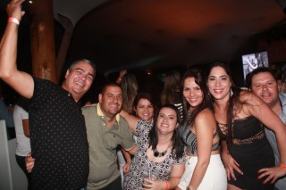 
<a style='margin-left: 5px;' class='btn btn-xs btn-social btn-facebook' href='https://www.facebook.com/sharer/sharer.php?u=https://www.galeramix.com.br/imagem/a55/800-800-90/conteudo/site_galerias/55/img8623.jpg' rel='popup' data-width='500' data-height='400'><i class='fa fa-facebook'></i>Compartilhar <span class='hidden-xs'>no Facebook</span>
</a> 
<a class='btn btn-default btn-xs' target='_blank' href='imagem/a55/800-800-90/conteudo/site_galerias/55/img8623.jpg'>
<span class='glyphicon glyphicon-cloud-download'></span> Salvar
</a>
