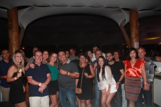 
<a style='margin-left: 5px;' class='btn btn-xs btn-social btn-facebook' href='https://www.facebook.com/sharer/sharer.php?u=https://www.galeramix.com.br/imagem/a55/800-800-90/conteudo/site_galerias/55/img8627.jpg' rel='popup' data-width='500' data-height='400'><i class='fa fa-facebook'></i>Compartilhar <span class='hidden-xs'>no Facebook</span>
</a> 
<a class='btn btn-default btn-xs' target='_blank' href='imagem/a55/800-800-90/conteudo/site_galerias/55/img8627.jpg'>
<span class='glyphicon glyphicon-cloud-download'></span> Salvar
</a>
