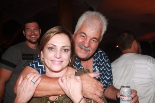 
        <a style='margin-left: 5px;' class='btn btn-xs btn-social btn-facebook' href='https://www.facebook.com/sharer/sharer.php?u=https://www.galeramix.com.br/imagem/a57/800-800-90/conteudo/site_galerias/57/ce-petry-luan-santana-103.jpg' rel='popup' data-width='500' data-height='400'><i class='fa fa-facebook'></i>Compartilhar <span class='hidden-xs'>no Facebook</span>
    </a> 
    <a class='btn btn-default btn-xs' target='_blank' href='imagem/a57/800-800-90/conteudo/site_galerias/57/ce-petry-luan-santana-103.jpg'>
        <span class='glyphicon glyphicon-cloud-download'></span> Salvar
    </a>
    