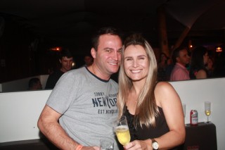 
<a style='margin-left: 5px;' class='btn btn-xs btn-social btn-facebook' href='https://www.facebook.com/sharer/sharer.php?u=https://www.galeramix.com.br/imagem/a57/800-800-90/conteudo/site_galerias/57/ce-petry-luan-santana-117.jpg' rel='popup' data-width='500' data-height='400'><i class='fa fa-facebook'></i>Compartilhar <span class='hidden-xs'>no Facebook</span>
</a> 
<a class='btn btn-default btn-xs' target='_blank' href='imagem/a57/800-800-90/conteudo/site_galerias/57/ce-petry-luan-santana-117.jpg'>
<span class='glyphicon glyphicon-cloud-download'></span> Salvar
</a>
