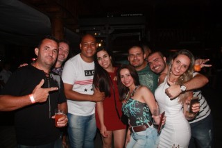 
<a style='margin-left: 5px;' class='btn btn-xs btn-social btn-facebook' href='https://www.facebook.com/sharer/sharer.php?u=https://www.galeramix.com.br/imagem/a57/800-800-90/conteudo/site_galerias/57/ce-petry-luan-santana-120.jpg' rel='popup' data-width='500' data-height='400'><i class='fa fa-facebook'></i>Compartilhar <span class='hidden-xs'>no Facebook</span>
</a> 
<a class='btn btn-default btn-xs' target='_blank' href='imagem/a57/800-800-90/conteudo/site_galerias/57/ce-petry-luan-santana-120.jpg'>
<span class='glyphicon glyphicon-cloud-download'></span> Salvar
</a>
