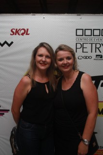 
<a style='margin-left: 5px;' class='btn btn-xs btn-social btn-facebook' href='https://www.facebook.com/sharer/sharer.php?u=https://www.galeramix.com.br/imagem/a57/800-800-90/conteudo/site_galerias/57/ce-petry-luan-santana-131.jpg' rel='popup' data-width='500' data-height='400'><i class='fa fa-facebook'></i>Compartilhar <span class='hidden-xs'>no Facebook</span>
</a> 
<a class='btn btn-default btn-xs' target='_blank' href='imagem/a57/800-800-90/conteudo/site_galerias/57/ce-petry-luan-santana-131.jpg'>
<span class='glyphicon glyphicon-cloud-download'></span> Salvar
</a>
