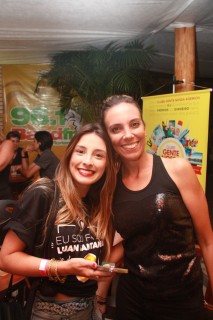 
<a style='margin-left: 5px;' class='btn btn-xs btn-social btn-facebook' href='https://www.facebook.com/sharer/sharer.php?u=https://www.galeramix.com.br/imagem/a57/800-800-90/conteudo/site_galerias/57/ce-petry-luan-santana-136.jpg' rel='popup' data-width='500' data-height='400'><i class='fa fa-facebook'></i>Compartilhar <span class='hidden-xs'>no Facebook</span>
</a> 
<a class='btn btn-default btn-xs' target='_blank' href='imagem/a57/800-800-90/conteudo/site_galerias/57/ce-petry-luan-santana-136.jpg'>
<span class='glyphicon glyphicon-cloud-download'></span> Salvar
</a>
