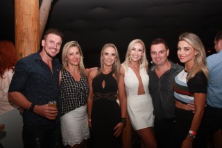 
<a style='margin-left: 5px;' class='btn btn-xs btn-social btn-facebook' href='https://www.facebook.com/sharer/sharer.php?u=https://www.galeramix.com.br/imagem/a57/800-800-90/conteudo/site_galerias/57/ce-petry-luan-santana-14.jpg' rel='popup' data-width='500' data-height='400'><i class='fa fa-facebook'></i>Compartilhar <span class='hidden-xs'>no Facebook</span>
</a> 
<a class='btn btn-default btn-xs' target='_blank' href='imagem/a57/800-800-90/conteudo/site_galerias/57/ce-petry-luan-santana-14.jpg'>
<span class='glyphicon glyphicon-cloud-download'></span> Salvar
</a>
