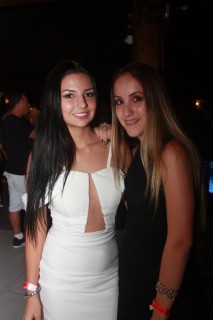 
<a style='margin-left: 5px;' class='btn btn-xs btn-social btn-facebook' href='https://www.facebook.com/sharer/sharer.php?u=https://www.galeramix.com.br/imagem/a57/800-800-90/conteudo/site_galerias/57/ce-petry-luan-santana-142.jpg' rel='popup' data-width='500' data-height='400'><i class='fa fa-facebook'></i>Compartilhar <span class='hidden-xs'>no Facebook</span>
</a> 
<a class='btn btn-default btn-xs' target='_blank' href='imagem/a57/800-800-90/conteudo/site_galerias/57/ce-petry-luan-santana-142.jpg'>
<span class='glyphicon glyphicon-cloud-download'></span> Salvar
</a>
