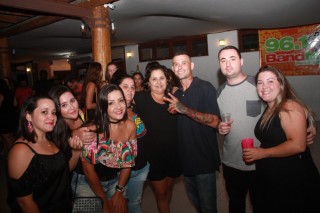 
<a style='margin-left: 5px;' class='btn btn-xs btn-social btn-facebook' href='https://www.facebook.com/sharer/sharer.php?u=https://www.galeramix.com.br/imagem/a57/800-800-90/conteudo/site_galerias/57/ce-petry-luan-santana-143.jpg' rel='popup' data-width='500' data-height='400'><i class='fa fa-facebook'></i>Compartilhar <span class='hidden-xs'>no Facebook</span>
</a> 
<a class='btn btn-default btn-xs' target='_blank' href='imagem/a57/800-800-90/conteudo/site_galerias/57/ce-petry-luan-santana-143.jpg'>
<span class='glyphicon glyphicon-cloud-download'></span> Salvar
</a>
