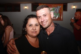 
<a style='margin-left: 5px;' class='btn btn-xs btn-social btn-facebook' href='https://www.facebook.com/sharer/sharer.php?u=https://www.galeramix.com.br/imagem/a57/800-800-90/conteudo/site_galerias/57/ce-petry-luan-santana-145.jpg' rel='popup' data-width='500' data-height='400'><i class='fa fa-facebook'></i>Compartilhar <span class='hidden-xs'>no Facebook</span>
</a> 
<a class='btn btn-default btn-xs' target='_blank' href='imagem/a57/800-800-90/conteudo/site_galerias/57/ce-petry-luan-santana-145.jpg'>
<span class='glyphicon glyphicon-cloud-download'></span> Salvar
</a>
