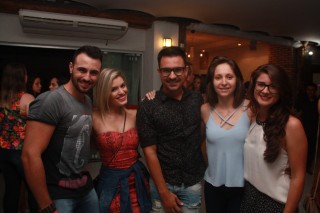 
<a style='margin-left: 5px;' class='btn btn-xs btn-social btn-facebook' href='https://www.facebook.com/sharer/sharer.php?u=https://www.galeramix.com.br/imagem/a57/800-800-90/conteudo/site_galerias/57/ce-petry-luan-santana-148.jpg' rel='popup' data-width='500' data-height='400'><i class='fa fa-facebook'></i>Compartilhar <span class='hidden-xs'>no Facebook</span>
</a> 
<a class='btn btn-default btn-xs' target='_blank' href='imagem/a57/800-800-90/conteudo/site_galerias/57/ce-petry-luan-santana-148.jpg'>
<span class='glyphicon glyphicon-cloud-download'></span> Salvar
</a>
