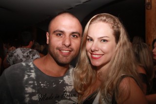 
<a style='margin-left: 5px;' class='btn btn-xs btn-social btn-facebook' href='https://www.facebook.com/sharer/sharer.php?u=https://www.galeramix.com.br/imagem/a57/800-800-90/conteudo/site_galerias/57/ce-petry-luan-santana-18.jpg' rel='popup' data-width='500' data-height='400'><i class='fa fa-facebook'></i>Compartilhar <span class='hidden-xs'>no Facebook</span>
</a> 
<a class='btn btn-default btn-xs' target='_blank' href='imagem/a57/800-800-90/conteudo/site_galerias/57/ce-petry-luan-santana-18.jpg'>
<span class='glyphicon glyphicon-cloud-download'></span> Salvar
</a>
