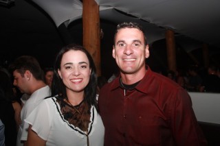 
<a style='margin-left: 5px;' class='btn btn-xs btn-social btn-facebook' href='https://www.facebook.com/sharer/sharer.php?u=https://www.galeramix.com.br/imagem/a57/800-800-90/conteudo/site_galerias/57/ce-petry-luan-santana-2.jpg' rel='popup' data-width='500' data-height='400'><i class='fa fa-facebook'></i>Compartilhar <span class='hidden-xs'>no Facebook</span>
</a> 
<a class='btn btn-default btn-xs' target='_blank' href='imagem/a57/800-800-90/conteudo/site_galerias/57/ce-petry-luan-santana-2.jpg'>
<span class='glyphicon glyphicon-cloud-download'></span> Salvar
</a>
