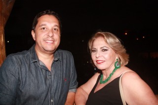 
<a style='margin-left: 5px;' class='btn btn-xs btn-social btn-facebook' href='https://www.facebook.com/sharer/sharer.php?u=https://www.galeramix.com.br/imagem/a57/800-800-90/conteudo/site_galerias/57/ce-petry-luan-santana-22.jpg' rel='popup' data-width='500' data-height='400'><i class='fa fa-facebook'></i>Compartilhar <span class='hidden-xs'>no Facebook</span>
</a> 
<a class='btn btn-default btn-xs' target='_blank' href='imagem/a57/800-800-90/conteudo/site_galerias/57/ce-petry-luan-santana-22.jpg'>
<span class='glyphicon glyphicon-cloud-download'></span> Salvar
</a>
