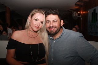 
<a style='margin-left: 5px;' class='btn btn-xs btn-social btn-facebook' href='https://www.facebook.com/sharer/sharer.php?u=https://www.galeramix.com.br/imagem/a57/800-800-90/conteudo/site_galerias/57/ce-petry-luan-santana-4.jpg' rel='popup' data-width='500' data-height='400'><i class='fa fa-facebook'></i>Compartilhar <span class='hidden-xs'>no Facebook</span>
</a> 
<a class='btn btn-default btn-xs' target='_blank' href='imagem/a57/800-800-90/conteudo/site_galerias/57/ce-petry-luan-santana-4.jpg'>
<span class='glyphicon glyphicon-cloud-download'></span> Salvar
</a>
