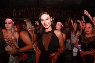 
<a style='margin-left: 5px;' class='btn btn-xs btn-social btn-facebook' href='https://www.facebook.com/sharer/sharer.php?u=https://www.galeramix.com.br/imagem/a57/800-800-90/conteudo/site_galerias/57/ce-petry-luan-santana-49.jpg' rel='popup' data-width='500' data-height='400'><i class='fa fa-facebook'></i>Compartilhar <span class='hidden-xs'>no Facebook</span>
</a> 
<a class='btn btn-default btn-xs' target='_blank' href='imagem/a57/800-800-90/conteudo/site_galerias/57/ce-petry-luan-santana-49.jpg'>
<span class='glyphicon glyphicon-cloud-download'></span> Salvar
</a>
