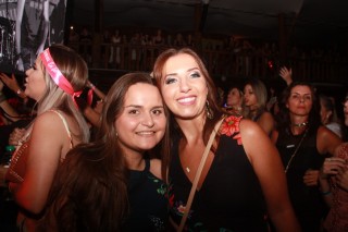 
<a style='margin-left: 5px;' class='btn btn-xs btn-social btn-facebook' href='https://www.facebook.com/sharer/sharer.php?u=https://www.galeramix.com.br/imagem/a57/800-800-90/conteudo/site_galerias/57/ce-petry-luan-santana-50.jpg' rel='popup' data-width='500' data-height='400'><i class='fa fa-facebook'></i>Compartilhar <span class='hidden-xs'>no Facebook</span>
</a> 
<a class='btn btn-default btn-xs' target='_blank' href='imagem/a57/800-800-90/conteudo/site_galerias/57/ce-petry-luan-santana-50.jpg'>
<span class='glyphicon glyphicon-cloud-download'></span> Salvar
</a>
