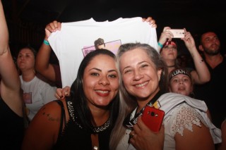 
<a style='margin-left: 5px;' class='btn btn-xs btn-social btn-facebook' href='https://www.facebook.com/sharer/sharer.php?u=https://www.galeramix.com.br/imagem/a57/800-800-90/conteudo/site_galerias/57/ce-petry-luan-santana-52.jpg' rel='popup' data-width='500' data-height='400'><i class='fa fa-facebook'></i>Compartilhar <span class='hidden-xs'>no Facebook</span>
</a> 
<a class='btn btn-default btn-xs' target='_blank' href='imagem/a57/800-800-90/conteudo/site_galerias/57/ce-petry-luan-santana-52.jpg'>
<span class='glyphicon glyphicon-cloud-download'></span> Salvar
</a>
