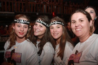 
<a style='margin-left: 5px;' class='btn btn-xs btn-social btn-facebook' href='https://www.facebook.com/sharer/sharer.php?u=https://www.galeramix.com.br/imagem/a57/800-800-90/conteudo/site_galerias/57/ce-petry-luan-santana-54.jpg' rel='popup' data-width='500' data-height='400'><i class='fa fa-facebook'></i>Compartilhar <span class='hidden-xs'>no Facebook</span>
</a> 
<a class='btn btn-default btn-xs' target='_blank' href='imagem/a57/800-800-90/conteudo/site_galerias/57/ce-petry-luan-santana-54.jpg'>
<span class='glyphicon glyphicon-cloud-download'></span> Salvar
</a>
