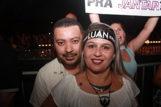 
<a style='margin-left: 5px;' class='btn btn-xs btn-social btn-facebook' href='https://www.facebook.com/sharer/sharer.php?u=https://www.galeramix.com.br/imagem/a57/800-800-90/conteudo/site_galerias/57/ce-petry-luan-santana-59.jpg' rel='popup' data-width='500' data-height='400'><i class='fa fa-facebook'></i>Compartilhar <span class='hidden-xs'>no Facebook</span>
</a> 
<a class='btn btn-default btn-xs' target='_blank' href='imagem/a57/800-800-90/conteudo/site_galerias/57/ce-petry-luan-santana-59.jpg'>
<span class='glyphicon glyphicon-cloud-download'></span> Salvar
</a>
