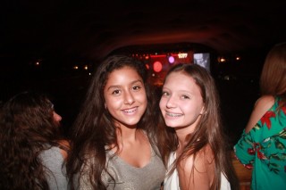 
<a style='margin-left: 5px;' class='btn btn-xs btn-social btn-facebook' href='https://www.facebook.com/sharer/sharer.php?u=https://www.galeramix.com.br/imagem/a57/800-800-90/conteudo/site_galerias/57/ce-petry-luan-santana-67.jpg' rel='popup' data-width='500' data-height='400'><i class='fa fa-facebook'></i>Compartilhar <span class='hidden-xs'>no Facebook</span>
</a> 
<a class='btn btn-default btn-xs' target='_blank' href='imagem/a57/800-800-90/conteudo/site_galerias/57/ce-petry-luan-santana-67.jpg'>
<span class='glyphicon glyphicon-cloud-download'></span> Salvar
</a>
