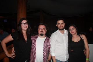 
<a style='margin-left: 5px;' class='btn btn-xs btn-social btn-facebook' href='https://www.facebook.com/sharer/sharer.php?u=https://www.galeramix.com.br/imagem/a57/800-800-90/conteudo/site_galerias/57/ce-petry-luan-santana-70.jpg' rel='popup' data-width='500' data-height='400'><i class='fa fa-facebook'></i>Compartilhar <span class='hidden-xs'>no Facebook</span>
</a> 
<a class='btn btn-default btn-xs' target='_blank' href='imagem/a57/800-800-90/conteudo/site_galerias/57/ce-petry-luan-santana-70.jpg'>
<span class='glyphicon glyphicon-cloud-download'></span> Salvar
</a>
