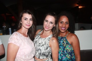 
<a style='margin-left: 5px;' class='btn btn-xs btn-social btn-facebook' href='https://www.facebook.com/sharer/sharer.php?u=https://www.galeramix.com.br/imagem/a57/800-800-90/conteudo/site_galerias/57/ce-petry-luan-santana-77.jpg' rel='popup' data-width='500' data-height='400'><i class='fa fa-facebook'></i>Compartilhar <span class='hidden-xs'>no Facebook</span>
</a> 
<a class='btn btn-default btn-xs' target='_blank' href='imagem/a57/800-800-90/conteudo/site_galerias/57/ce-petry-luan-santana-77.jpg'>
<span class='glyphicon glyphicon-cloud-download'></span> Salvar
</a>
