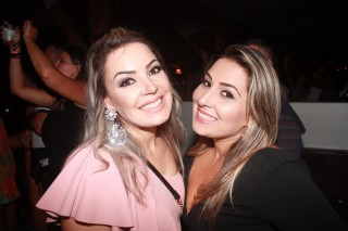 
<a style='margin-left: 5px;' class='btn btn-xs btn-social btn-facebook' href='https://www.facebook.com/sharer/sharer.php?u=https://www.galeramix.com.br/imagem/a57/800-800-90/conteudo/site_galerias/57/ce-petry-luan-santana-82.jpg' rel='popup' data-width='500' data-height='400'><i class='fa fa-facebook'></i>Compartilhar <span class='hidden-xs'>no Facebook</span>
</a> 
<a class='btn btn-default btn-xs' target='_blank' href='imagem/a57/800-800-90/conteudo/site_galerias/57/ce-petry-luan-santana-82.jpg'>
<span class='glyphicon glyphicon-cloud-download'></span> Salvar
</a>
