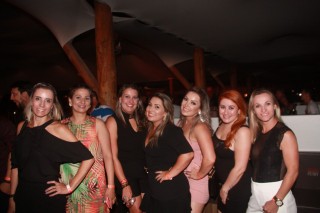 
<a style='margin-left: 5px;' class='btn btn-xs btn-social btn-facebook' href='https://www.facebook.com/sharer/sharer.php?u=https://www.galeramix.com.br/imagem/a57/800-800-90/conteudo/site_galerias/57/ce-petry-luan-santana-83.jpg' rel='popup' data-width='500' data-height='400'><i class='fa fa-facebook'></i>Compartilhar <span class='hidden-xs'>no Facebook</span>
</a> 
<a class='btn btn-default btn-xs' target='_blank' href='imagem/a57/800-800-90/conteudo/site_galerias/57/ce-petry-luan-santana-83.jpg'>
<span class='glyphicon glyphicon-cloud-download'></span> Salvar
</a>
