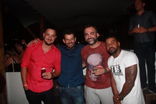 
<a style='margin-left: 5px;' class='btn btn-xs btn-social btn-facebook' href='https://www.facebook.com/sharer/sharer.php?u=https://www.galeramix.com.br/imagem/a57/800-800-90/conteudo/site_galerias/57/ce-petry-luan-santana-87.jpg' rel='popup' data-width='500' data-height='400'><i class='fa fa-facebook'></i>Compartilhar <span class='hidden-xs'>no Facebook</span>
</a> 
<a class='btn btn-default btn-xs' target='_blank' href='imagem/a57/800-800-90/conteudo/site_galerias/57/ce-petry-luan-santana-87.jpg'>
<span class='glyphicon glyphicon-cloud-download'></span> Salvar
</a>
