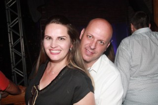 
<a style='margin-left: 5px;' class='btn btn-xs btn-social btn-facebook' href='https://www.facebook.com/sharer/sharer.php?u=https://www.galeramix.com.br/imagem/a57/800-800-90/conteudo/site_galerias/57/ce-petry-luan-santana-95.jpg' rel='popup' data-width='500' data-height='400'><i class='fa fa-facebook'></i>Compartilhar <span class='hidden-xs'>no Facebook</span>
</a> 
<a class='btn btn-default btn-xs' target='_blank' href='imagem/a57/800-800-90/conteudo/site_galerias/57/ce-petry-luan-santana-95.jpg'>
<span class='glyphicon glyphicon-cloud-download'></span> Salvar
</a>
