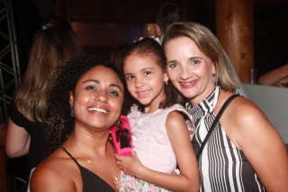 
<a style='margin-left: 5px;' class='btn btn-xs btn-social btn-facebook' href='https://www.facebook.com/sharer/sharer.php?u=https://www.galeramix.com.br/imagem/a57/800-800-90/conteudo/site_galerias/57/ce-petry-luan-santana-98.jpg' rel='popup' data-width='500' data-height='400'><i class='fa fa-facebook'></i>Compartilhar <span class='hidden-xs'>no Facebook</span>
</a> 
<a class='btn btn-default btn-xs' target='_blank' href='imagem/a57/800-800-90/conteudo/site_galerias/57/ce-petry-luan-santana-98.jpg'>
<span class='glyphicon glyphicon-cloud-download'></span> Salvar
</a>
