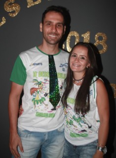 
                                <a style='margin-left: 5px;' class='btn btn-xs btn-social btn-facebook' href='https://www.facebook.com/sharer/sharer.php?u=https://www.galeramix.com.br/imagem/a58/800-800-90/conteudo/site_galerias/58/desenferruje-2018-10.jpg' rel='popup' data-width='500' data-height='400'><i class='fa fa-facebook'></i>Compartilhar <span class='hidden-xs'>no Facebook</span>
                            </a> 
                            <a class='btn btn-default btn-xs' target='_blank' href='imagem/a58/800-800-90/conteudo/site_galerias/58/desenferruje-2018-10.jpg'>
                                <span class='glyphicon glyphicon-cloud-download'></span> Salvar
                            </a>
                            