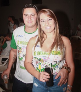 
                    <a style='margin-left: 5px;' class='btn btn-xs btn-social btn-facebook' href='https://www.facebook.com/sharer/sharer.php?u=https://www.galeramix.com.br/imagem/a58/800-800-90/conteudo/site_galerias/58/desenferruje-2018-102.jpg' rel='popup' data-width='500' data-height='400'><i class='fa fa-facebook'></i>Compartilhar <span class='hidden-xs'>no Facebook</span>
                </a> 
                <a class='btn btn-default btn-xs' target='_blank' href='imagem/a58/800-800-90/conteudo/site_galerias/58/desenferruje-2018-102.jpg'>
                    <span class='glyphicon glyphicon-cloud-download'></span> Salvar
                </a>
                