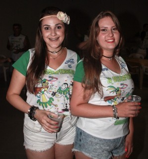 
            <a style='margin-left: 5px;' class='btn btn-xs btn-social btn-facebook' href='https://www.facebook.com/sharer/sharer.php?u=https://www.galeramix.com.br/imagem/a58/800-800-90/conteudo/site_galerias/58/desenferruje-2018-104.jpg' rel='popup' data-width='500' data-height='400'><i class='fa fa-facebook'></i>Compartilhar <span class='hidden-xs'>no Facebook</span>
        </a> 
        <a class='btn btn-default btn-xs' target='_blank' href='imagem/a58/800-800-90/conteudo/site_galerias/58/desenferruje-2018-104.jpg'>
            <span class='glyphicon glyphicon-cloud-download'></span> Salvar
        </a>
        