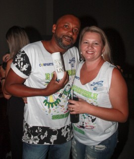 
<a style='margin-left: 5px;' class='btn btn-xs btn-social btn-facebook' href='https://www.facebook.com/sharer/sharer.php?u=https://www.galeramix.com.br/imagem/a58/800-800-90/conteudo/site_galerias/58/desenferruje-2018-107.jpg' rel='popup' data-width='500' data-height='400'><i class='fa fa-facebook'></i>Compartilhar <span class='hidden-xs'>no Facebook</span>
</a> 
<a class='btn btn-default btn-xs' target='_blank' href='imagem/a58/800-800-90/conteudo/site_galerias/58/desenferruje-2018-107.jpg'>
<span class='glyphicon glyphicon-cloud-download'></span> Salvar
</a>
