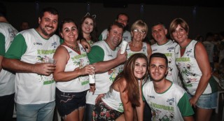 
<a style='margin-left: 5px;' class='btn btn-xs btn-social btn-facebook' href='https://www.facebook.com/sharer/sharer.php?u=https://www.galeramix.com.br/imagem/a58/800-800-90/conteudo/site_galerias/58/desenferruje-2018-108.jpg' rel='popup' data-width='500' data-height='400'><i class='fa fa-facebook'></i>Compartilhar <span class='hidden-xs'>no Facebook</span>
</a> 
<a class='btn btn-default btn-xs' target='_blank' href='imagem/a58/800-800-90/conteudo/site_galerias/58/desenferruje-2018-108.jpg'>
<span class='glyphicon glyphicon-cloud-download'></span> Salvar
</a>
