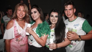 
<a style='margin-left: 5px;' class='btn btn-xs btn-social btn-facebook' href='https://www.facebook.com/sharer/sharer.php?u=https://www.galeramix.com.br/imagem/a58/800-800-90/conteudo/site_galerias/58/desenferruje-2018-114.jpg' rel='popup' data-width='500' data-height='400'><i class='fa fa-facebook'></i>Compartilhar <span class='hidden-xs'>no Facebook</span>
</a> 
<a class='btn btn-default btn-xs' target='_blank' href='imagem/a58/800-800-90/conteudo/site_galerias/58/desenferruje-2018-114.jpg'>
<span class='glyphicon glyphicon-cloud-download'></span> Salvar
</a>
