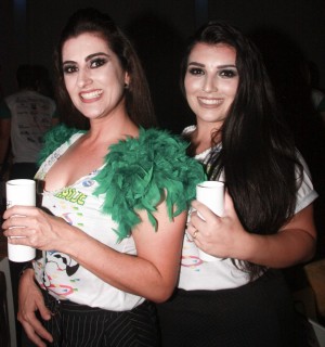 
<a style='margin-left: 5px;' class='btn btn-xs btn-social btn-facebook' href='https://www.facebook.com/sharer/sharer.php?u=https://www.galeramix.com.br/imagem/a58/800-800-90/conteudo/site_galerias/58/desenferruje-2018-115.jpg' rel='popup' data-width='500' data-height='400'><i class='fa fa-facebook'></i>Compartilhar <span class='hidden-xs'>no Facebook</span>
</a> 
<a class='btn btn-default btn-xs' target='_blank' href='imagem/a58/800-800-90/conteudo/site_galerias/58/desenferruje-2018-115.jpg'>
<span class='glyphicon glyphicon-cloud-download'></span> Salvar
</a>
