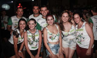 
<a style='margin-left: 5px;' class='btn btn-xs btn-social btn-facebook' href='https://www.facebook.com/sharer/sharer.php?u=https://www.galeramix.com.br/imagem/a58/800-800-90/conteudo/site_galerias/58/desenferruje-2018-118.jpg' rel='popup' data-width='500' data-height='400'><i class='fa fa-facebook'></i>Compartilhar <span class='hidden-xs'>no Facebook</span>
</a> 
<a class='btn btn-default btn-xs' target='_blank' href='imagem/a58/800-800-90/conteudo/site_galerias/58/desenferruje-2018-118.jpg'>
<span class='glyphicon glyphicon-cloud-download'></span> Salvar
</a>
