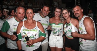 
<a style='margin-left: 5px;' class='btn btn-xs btn-social btn-facebook' href='https://www.facebook.com/sharer/sharer.php?u=https://www.galeramix.com.br/imagem/a58/800-800-90/conteudo/site_galerias/58/desenferruje-2018-119.jpg' rel='popup' data-width='500' data-height='400'><i class='fa fa-facebook'></i>Compartilhar <span class='hidden-xs'>no Facebook</span>
</a> 
<a class='btn btn-default btn-xs' target='_blank' href='imagem/a58/800-800-90/conteudo/site_galerias/58/desenferruje-2018-119.jpg'>
<span class='glyphicon glyphicon-cloud-download'></span> Salvar
</a>
