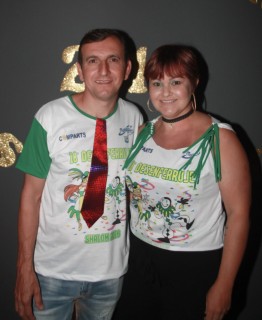 
<a style='margin-left: 5px;' class='btn btn-xs btn-social btn-facebook' href='https://www.facebook.com/sharer/sharer.php?u=https://www.galeramix.com.br/imagem/a58/800-800-90/conteudo/site_galerias/58/desenferruje-2018-12.jpg' rel='popup' data-width='500' data-height='400'><i class='fa fa-facebook'></i>Compartilhar <span class='hidden-xs'>no Facebook</span>
</a> 
<a class='btn btn-default btn-xs' target='_blank' href='imagem/a58/800-800-90/conteudo/site_galerias/58/desenferruje-2018-12.jpg'>
<span class='glyphicon glyphicon-cloud-download'></span> Salvar
</a>
