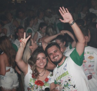 
<a style='margin-left: 5px;' class='btn btn-xs btn-social btn-facebook' href='https://www.facebook.com/sharer/sharer.php?u=https://www.galeramix.com.br/imagem/a58/800-800-90/conteudo/site_galerias/58/desenferruje-2018-133.jpg' rel='popup' data-width='500' data-height='400'><i class='fa fa-facebook'></i>Compartilhar <span class='hidden-xs'>no Facebook</span>
</a> 
<a class='btn btn-default btn-xs' target='_blank' href='imagem/a58/800-800-90/conteudo/site_galerias/58/desenferruje-2018-133.jpg'>
<span class='glyphicon glyphicon-cloud-download'></span> Salvar
</a>
