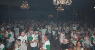 
<a style='margin-left: 5px;' class='btn btn-xs btn-social btn-facebook' href='https://www.facebook.com/sharer/sharer.php?u=https://www.galeramix.com.br/imagem/a58/800-800-90/conteudo/site_galerias/58/desenferruje-2018-141.jpg' rel='popup' data-width='500' data-height='400'><i class='fa fa-facebook'></i>Compartilhar <span class='hidden-xs'>no Facebook</span>
</a> 
<a class='btn btn-default btn-xs' target='_blank' href='imagem/a58/800-800-90/conteudo/site_galerias/58/desenferruje-2018-141.jpg'>
<span class='glyphicon glyphicon-cloud-download'></span> Salvar
</a>
