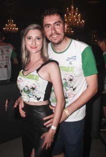 
<a style='margin-left: 5px;' class='btn btn-xs btn-social btn-facebook' href='https://www.facebook.com/sharer/sharer.php?u=https://www.galeramix.com.br/imagem/a58/800-800-90/conteudo/site_galerias/58/desenferruje-2018-142.jpg' rel='popup' data-width='500' data-height='400'><i class='fa fa-facebook'></i>Compartilhar <span class='hidden-xs'>no Facebook</span>
</a> 
<a class='btn btn-default btn-xs' target='_blank' href='imagem/a58/800-800-90/conteudo/site_galerias/58/desenferruje-2018-142.jpg'>
<span class='glyphicon glyphicon-cloud-download'></span> Salvar
</a>
