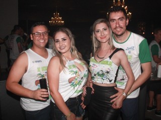 
<a style='margin-left: 5px;' class='btn btn-xs btn-social btn-facebook' href='https://www.facebook.com/sharer/sharer.php?u=https://www.galeramix.com.br/imagem/a58/800-800-90/conteudo/site_galerias/58/desenferruje-2018-143.jpg' rel='popup' data-width='500' data-height='400'><i class='fa fa-facebook'></i>Compartilhar <span class='hidden-xs'>no Facebook</span>
</a> 
<a class='btn btn-default btn-xs' target='_blank' href='imagem/a58/800-800-90/conteudo/site_galerias/58/desenferruje-2018-143.jpg'>
<span class='glyphicon glyphicon-cloud-download'></span> Salvar
</a>
