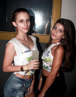 
<a style='margin-left: 5px;' class='btn btn-xs btn-social btn-facebook' href='https://www.facebook.com/sharer/sharer.php?u=https://www.galeramix.com.br/imagem/a58/800-800-90/conteudo/site_galerias/58/desenferruje-2018-149.jpg' rel='popup' data-width='500' data-height='400'><i class='fa fa-facebook'></i>Compartilhar <span class='hidden-xs'>no Facebook</span>
</a> 
<a class='btn btn-default btn-xs' target='_blank' href='imagem/a58/800-800-90/conteudo/site_galerias/58/desenferruje-2018-149.jpg'>
<span class='glyphicon glyphicon-cloud-download'></span> Salvar
</a>
