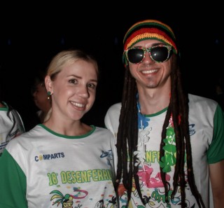 
<a style='margin-left: 5px;' class='btn btn-xs btn-social btn-facebook' href='https://www.facebook.com/sharer/sharer.php?u=https://www.galeramix.com.br/imagem/a58/800-800-90/conteudo/site_galerias/58/desenferruje-2018-159.jpg' rel='popup' data-width='500' data-height='400'><i class='fa fa-facebook'></i>Compartilhar <span class='hidden-xs'>no Facebook</span>
</a> 
<a class='btn btn-default btn-xs' target='_blank' href='imagem/a58/800-800-90/conteudo/site_galerias/58/desenferruje-2018-159.jpg'>
<span class='glyphicon glyphicon-cloud-download'></span> Salvar
</a>
