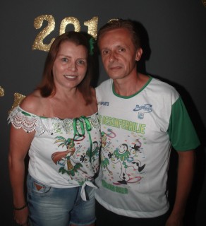 
<a style='margin-left: 5px;' class='btn btn-xs btn-social btn-facebook' href='https://www.facebook.com/sharer/sharer.php?u=https://www.galeramix.com.br/imagem/a58/800-800-90/conteudo/site_galerias/58/desenferruje-2018-19.jpg' rel='popup' data-width='500' data-height='400'><i class='fa fa-facebook'></i>Compartilhar <span class='hidden-xs'>no Facebook</span>
</a> 
<a class='btn btn-default btn-xs' target='_blank' href='imagem/a58/800-800-90/conteudo/site_galerias/58/desenferruje-2018-19.jpg'>
<span class='glyphicon glyphicon-cloud-download'></span> Salvar
</a>
