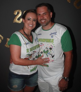 
<a style='margin-left: 5px;' class='btn btn-xs btn-social btn-facebook' href='https://www.facebook.com/sharer/sharer.php?u=https://www.galeramix.com.br/imagem/a58/800-800-90/conteudo/site_galerias/58/desenferruje-2018-21.jpg' rel='popup' data-width='500' data-height='400'><i class='fa fa-facebook'></i>Compartilhar <span class='hidden-xs'>no Facebook</span>
</a> 
<a class='btn btn-default btn-xs' target='_blank' href='imagem/a58/800-800-90/conteudo/site_galerias/58/desenferruje-2018-21.jpg'>
<span class='glyphicon glyphicon-cloud-download'></span> Salvar
</a>
