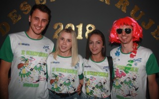 
<a style='margin-left: 5px;' class='btn btn-xs btn-social btn-facebook' href='https://www.facebook.com/sharer/sharer.php?u=https://www.galeramix.com.br/imagem/a58/800-800-90/conteudo/site_galerias/58/desenferruje-2018-26.jpg' rel='popup' data-width='500' data-height='400'><i class='fa fa-facebook'></i>Compartilhar <span class='hidden-xs'>no Facebook</span>
</a> 
<a class='btn btn-default btn-xs' target='_blank' href='imagem/a58/800-800-90/conteudo/site_galerias/58/desenferruje-2018-26.jpg'>
<span class='glyphicon glyphicon-cloud-download'></span> Salvar
</a>
