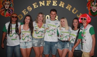 
<a style='margin-left: 5px;' class='btn btn-xs btn-social btn-facebook' href='https://www.facebook.com/sharer/sharer.php?u=https://www.galeramix.com.br/imagem/a58/800-800-90/conteudo/site_galerias/58/desenferruje-2018-27.jpg' rel='popup' data-width='500' data-height='400'><i class='fa fa-facebook'></i>Compartilhar <span class='hidden-xs'>no Facebook</span>
</a> 
<a class='btn btn-default btn-xs' target='_blank' href='imagem/a58/800-800-90/conteudo/site_galerias/58/desenferruje-2018-27.jpg'>
<span class='glyphicon glyphicon-cloud-download'></span> Salvar
</a>
