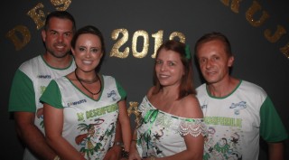 
<a style='margin-left: 5px;' class='btn btn-xs btn-social btn-facebook' href='https://www.facebook.com/sharer/sharer.php?u=https://www.galeramix.com.br/imagem/a58/800-800-90/conteudo/site_galerias/58/desenferruje-2018-35.jpg' rel='popup' data-width='500' data-height='400'><i class='fa fa-facebook'></i>Compartilhar <span class='hidden-xs'>no Facebook</span>
</a> 
<a class='btn btn-default btn-xs' target='_blank' href='imagem/a58/800-800-90/conteudo/site_galerias/58/desenferruje-2018-35.jpg'>
<span class='glyphicon glyphicon-cloud-download'></span> Salvar
</a>
